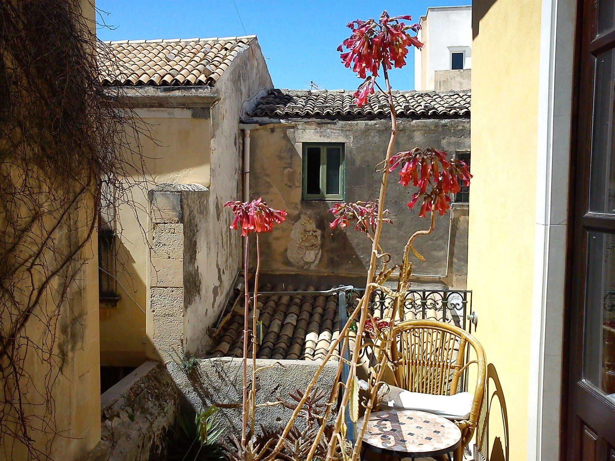 Ortigia Basic -Locazione Turistica Bed and Breakfast Syracuse Buitenkant foto